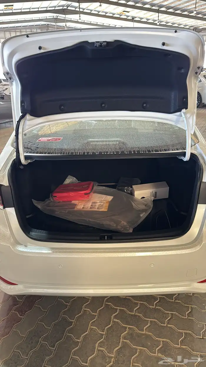 تويوتا كورلا XLI المطور جنوط بنزين 2026 10