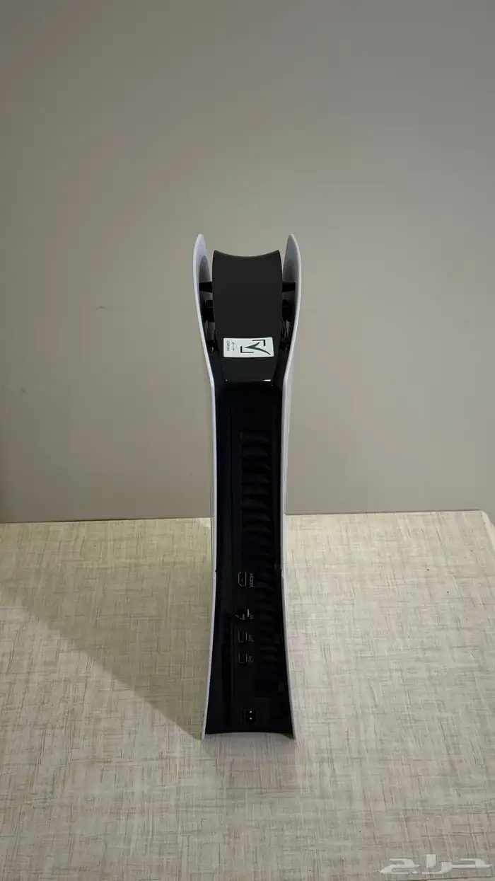 طاولة العاب وبلايستيشن 5 مع شاشه 4