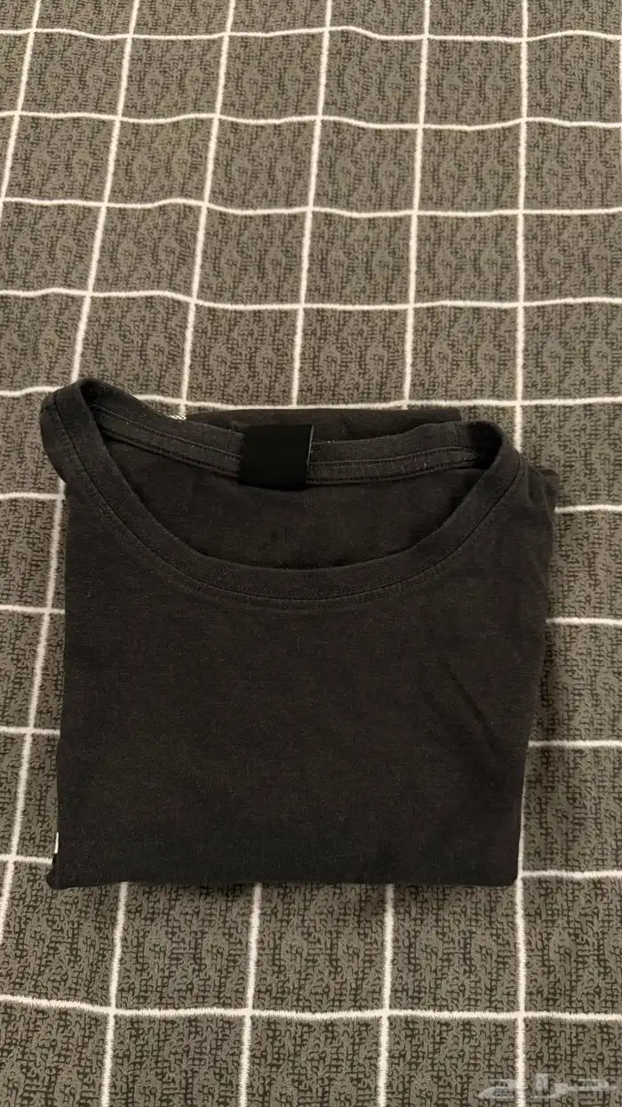 تيشيرت اسود مستعمل مقاس M 2