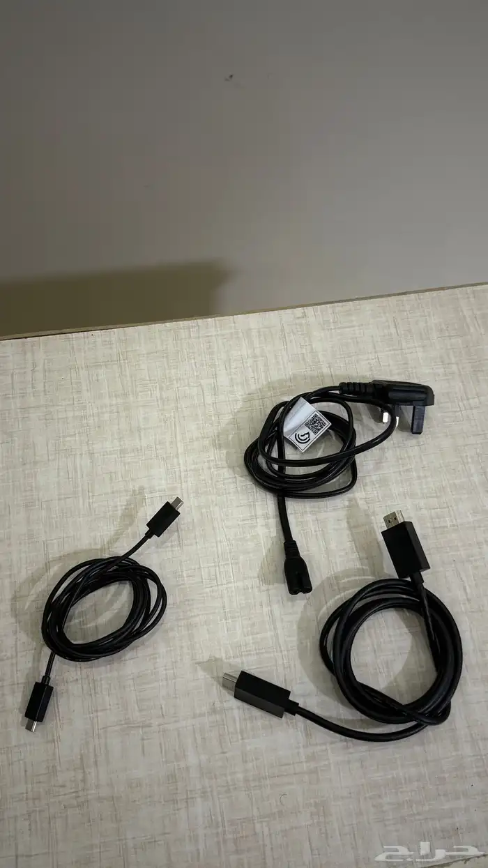 طاولة العاب وبلايستيشن 5 مع شاشه 7