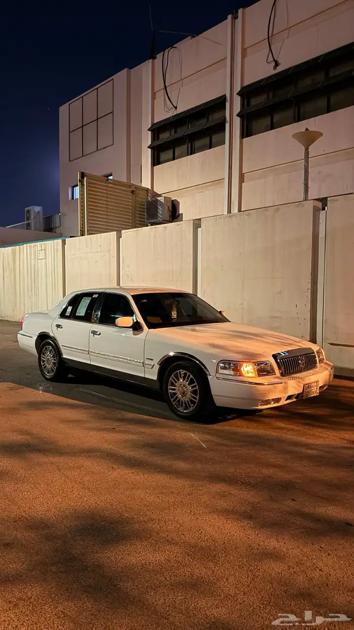 فورد جراند ماركيز LS الموديل 2010 أبيض فئة إلتمد إدشن 2