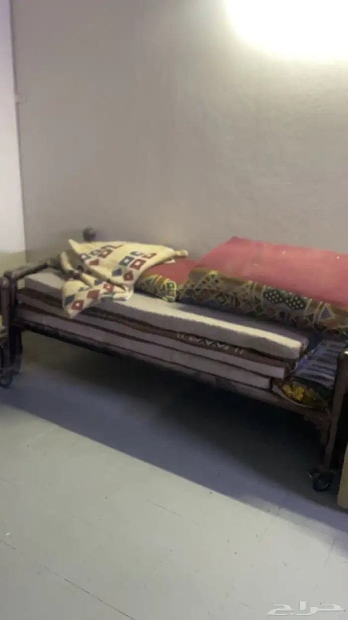 للبيع كراسي حوش حديد مع المراكي 1