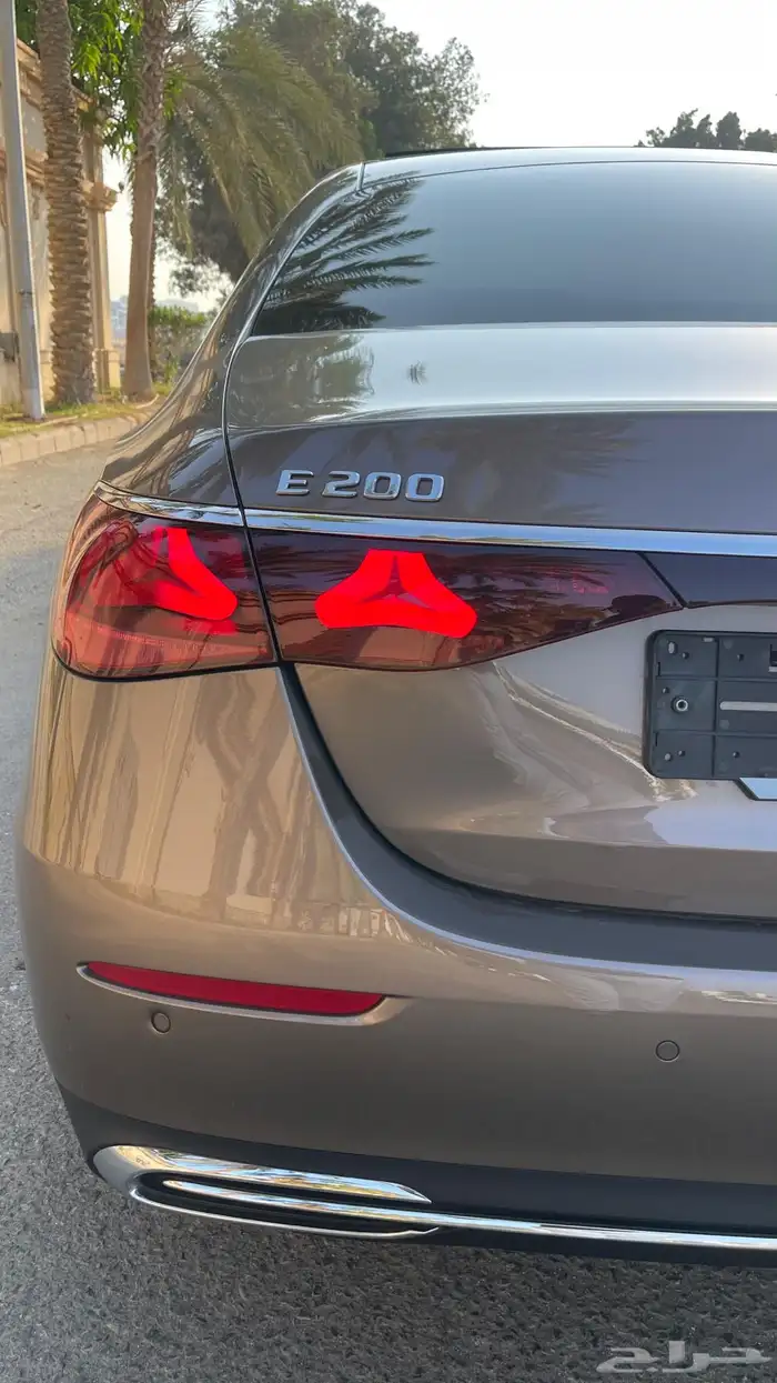 مرسيدس E200 4