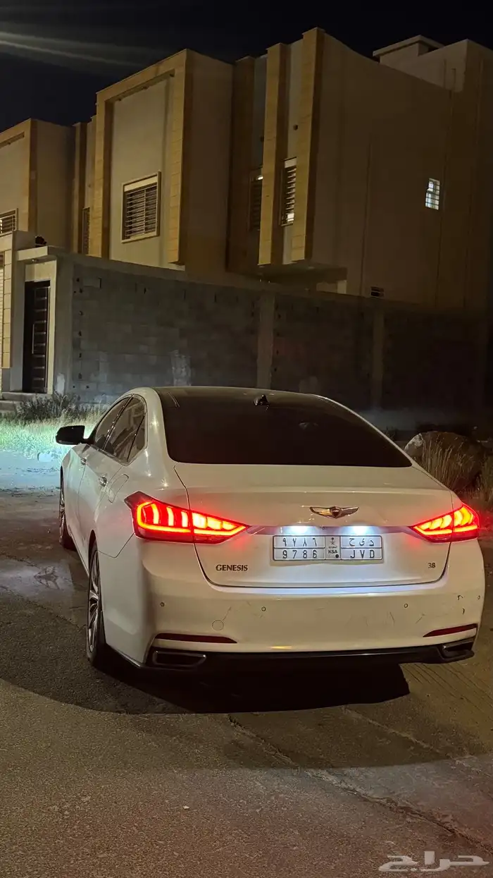 جنسس g80 2015 ممشى 300 السياره م تشكي من شي ع المفتاح 3