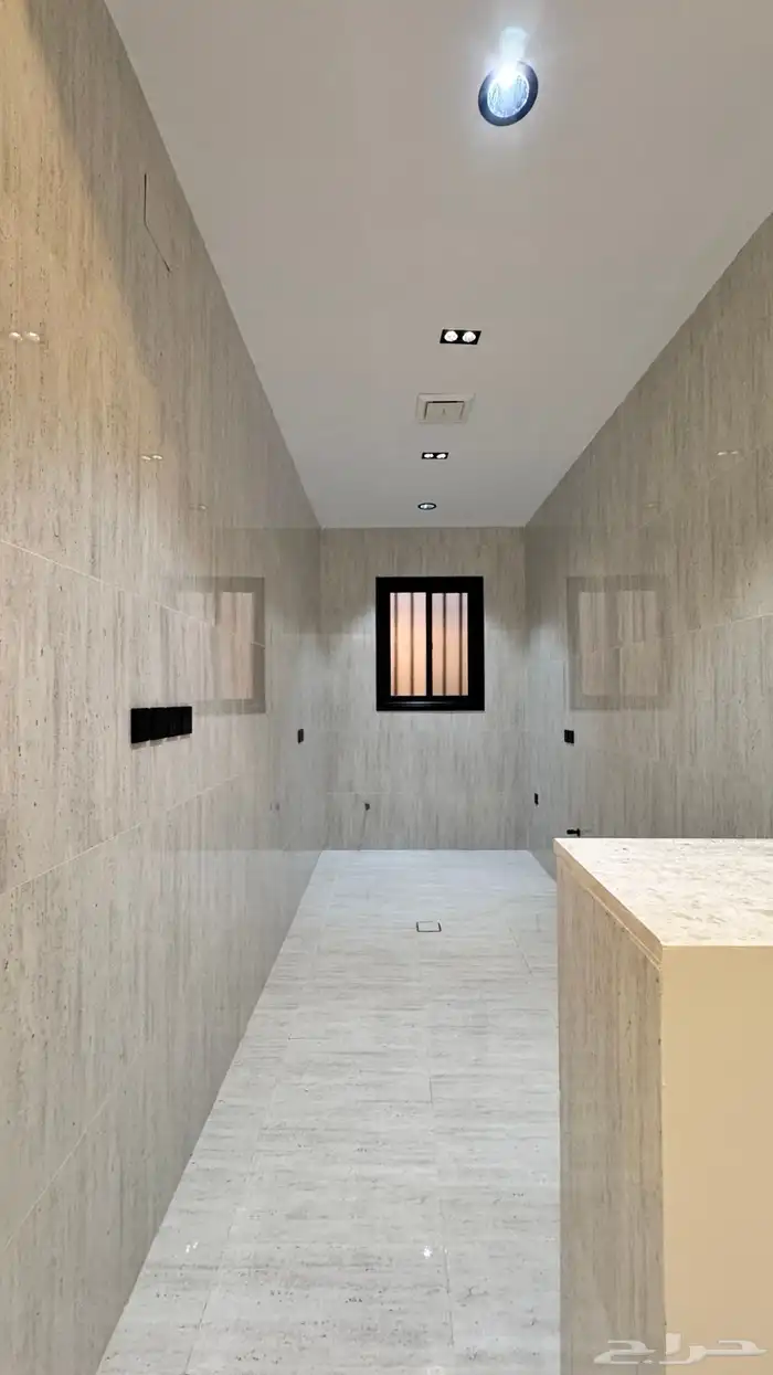 للبيع شقق ارضي و ارواف علوي مع ملحق على طريق ابها الخميس 42