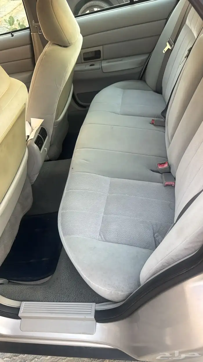 فورد كروان فكتوريا ممشى 170 الف استخدام شخصي 9