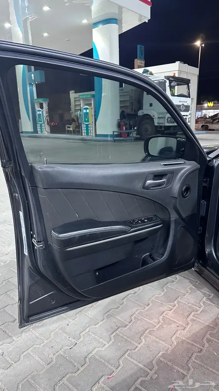 للبيع دوج تشارجر 8