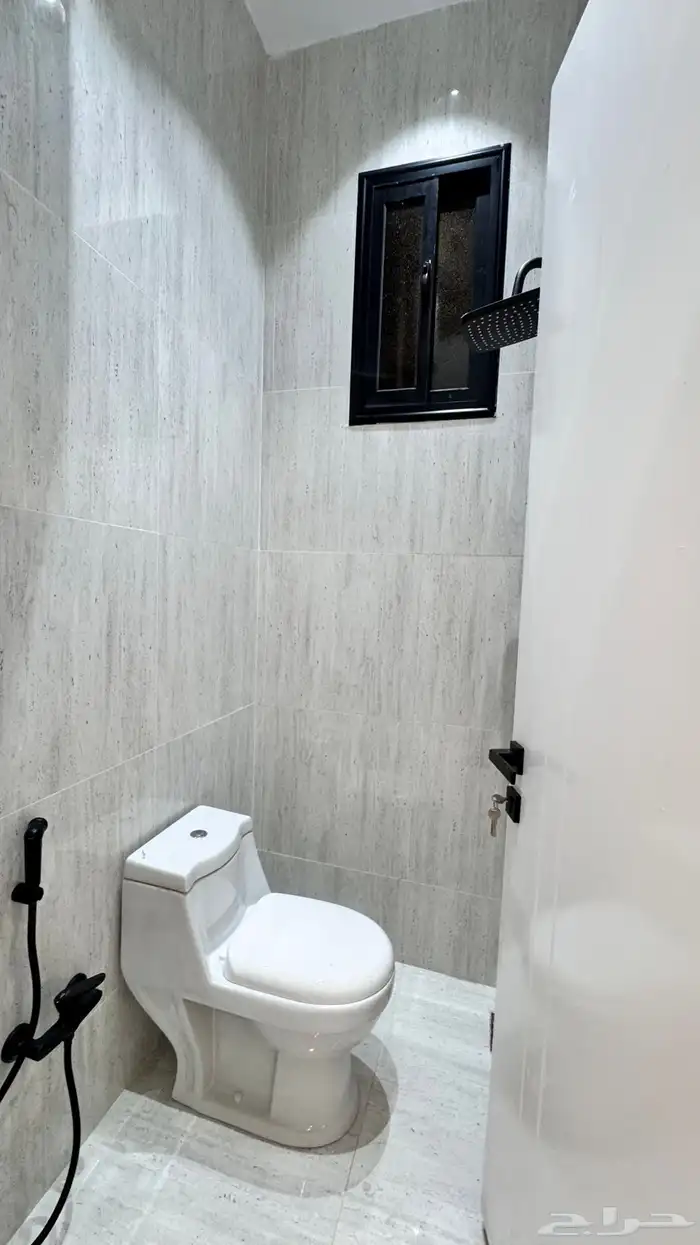 للبيع شقق ارضي و ارواف علوي مع ملحق على طريق ابها الخميس 19