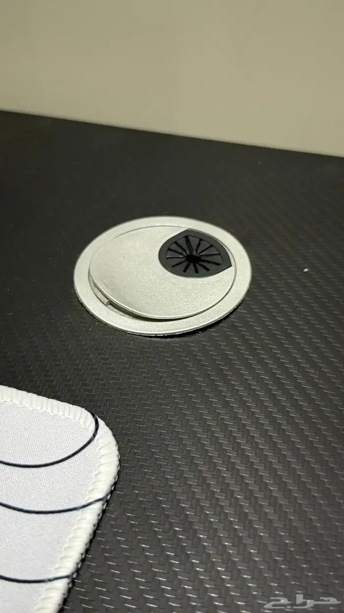 طاولة العاب وبلايستيشن 5 مع شاشه 10