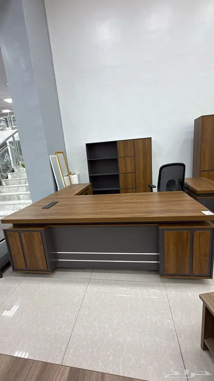 مكاتب ادراية فخمة جميع المقاسات 0