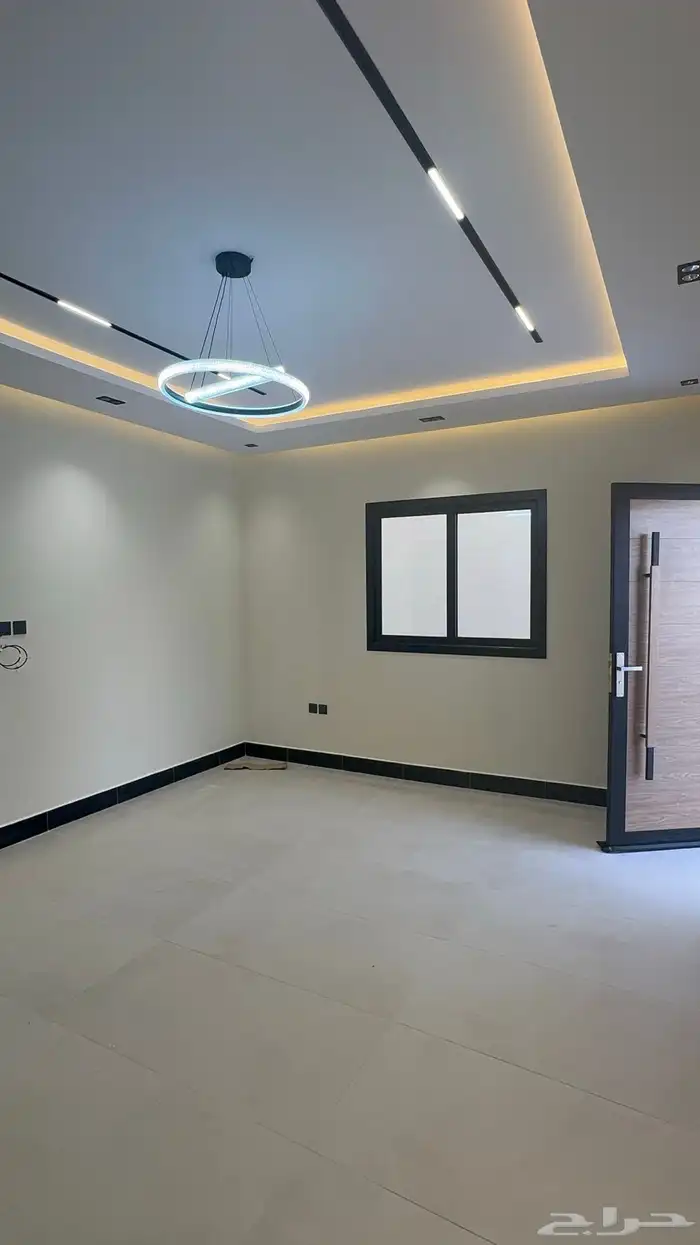 دور أرضي فاخر جديد بموقع مثالي للإيجار بتصميم أنيق استثنائ 5