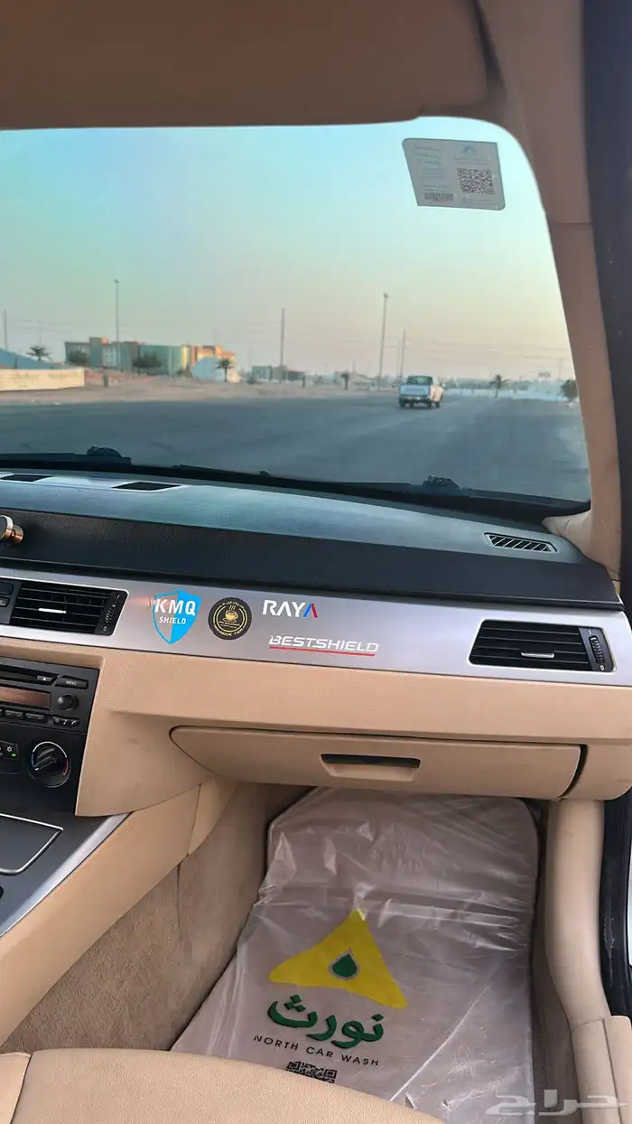 BMW 320i 2006 الفئه الثالثه نظيف 12