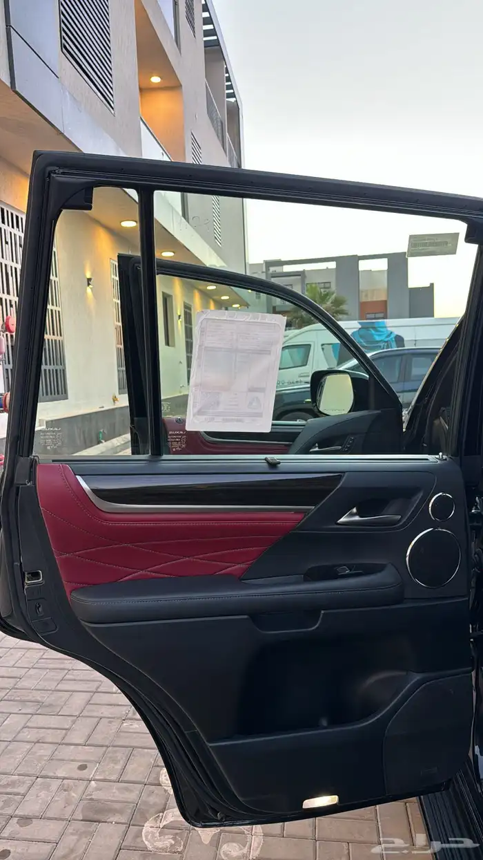 لكزس LX570 2021 بلاك ادشن اصل سعودي فل كامل مخزن مالك اول 29