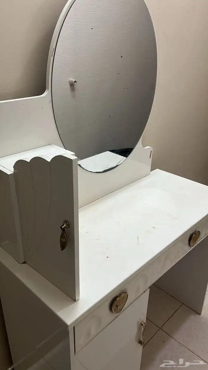 دولاب تسريحه للبيع على السوم نضيف ولا يعاني من اي كسور 5