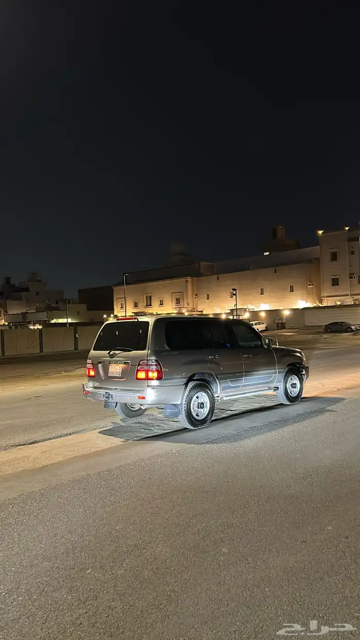 لاندكروزر موديل 2004 2