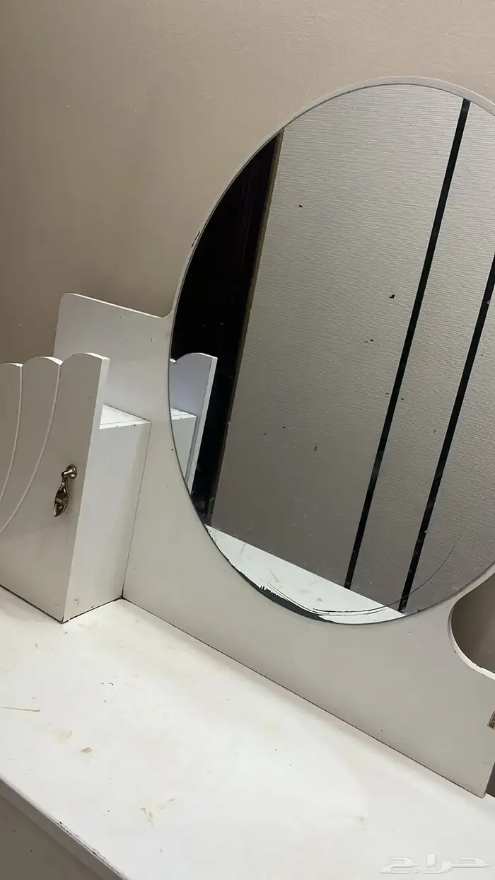 دولاب تسريحه للبيع على السوم نضيف ولا يعاني من اي كسور 4