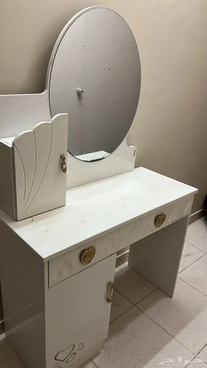 دولاب تسريحه للبيع على السوم نضيف ولا يعاني من اي كسور 2