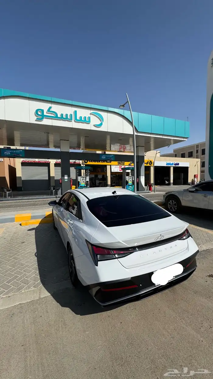 الانترا 2025 ابيض 14