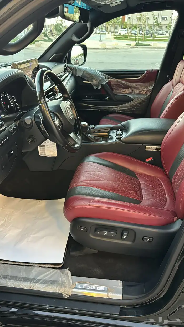 لكزس LX570 2021 بلاك ادشن اصل سعودي فل كامل مخزن مالك اول 24