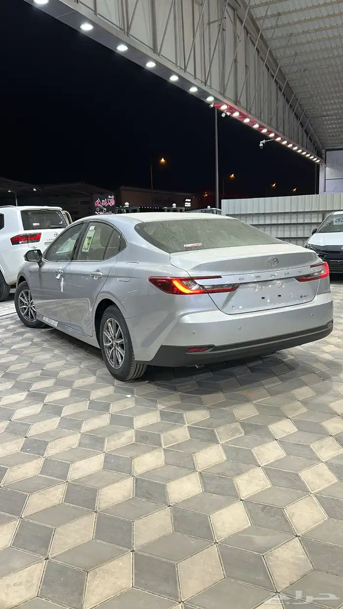 كامري 2025 E استاندر هايبر سعودي فضي 3