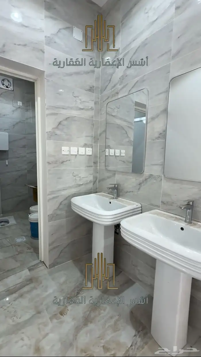 للبيع اربع شقق حي المداين قبل الكبري 450 الارضيه400 العلويه 20