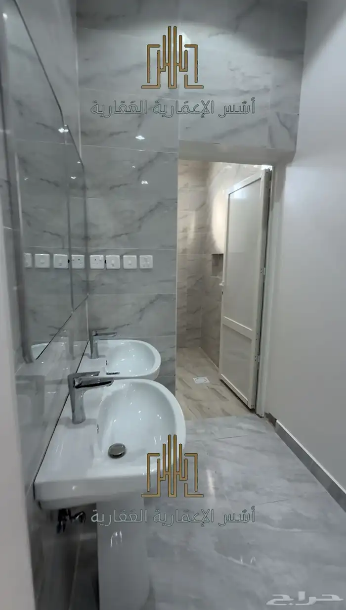 للبيع اربع شقق حي المداين قبل الكبري 450 الارضيه400 العلويه 7