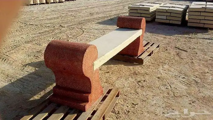 توفر لدينا احواض زراعة للحدائق والاماكن العامة وأيضا  كراسي 1