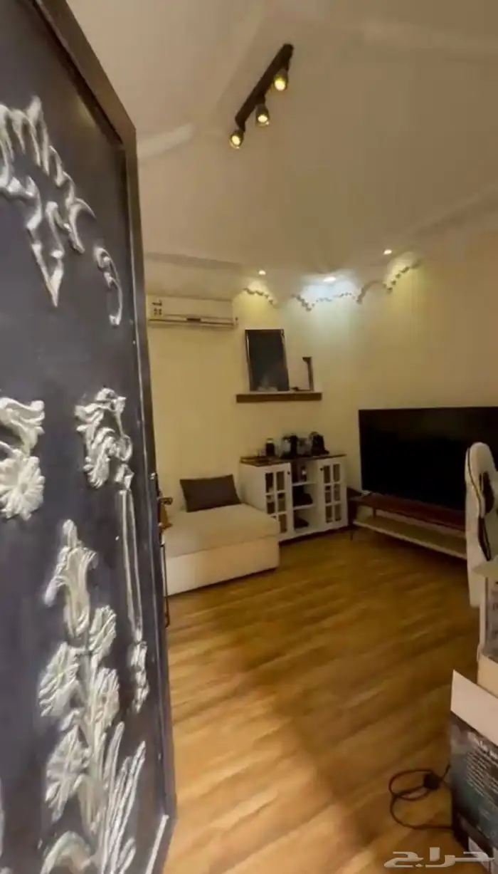 فيلا للبيع مع ثلاث شقق في حي الرمال في الرياض 2