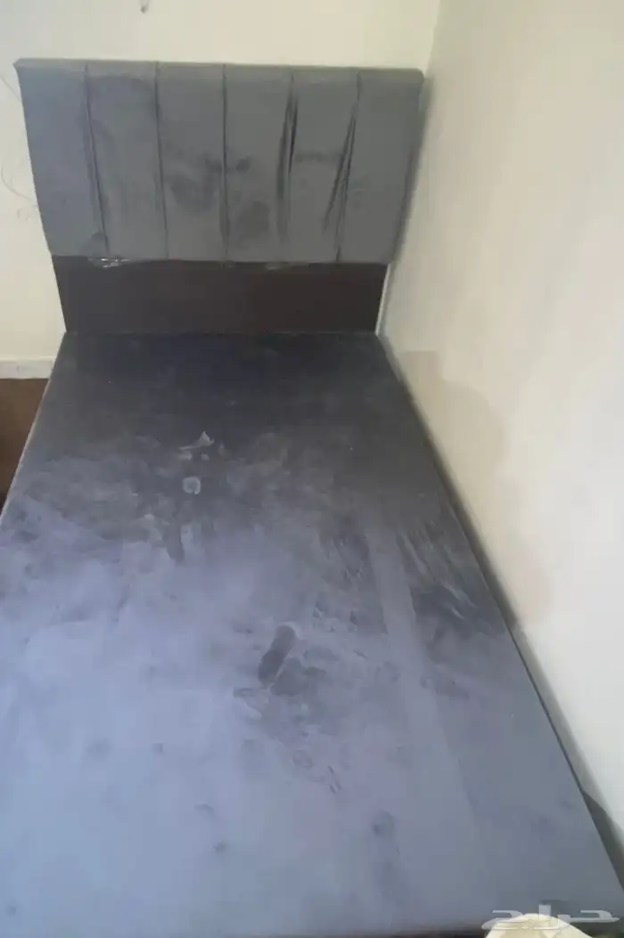 سرير للبيع نفر ونص 0