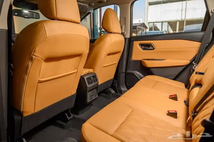 نيسان اكس تريل SV بلس دابل مقاعد جملي-سقف اسود موديل 2025 16