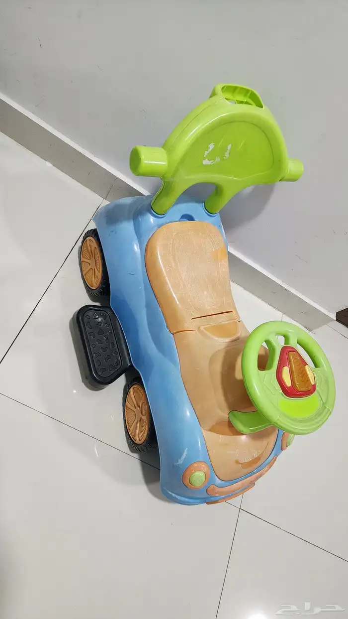 كرسي قابل للطي للأطفال شبه جديد مع سيارة أطفال 3