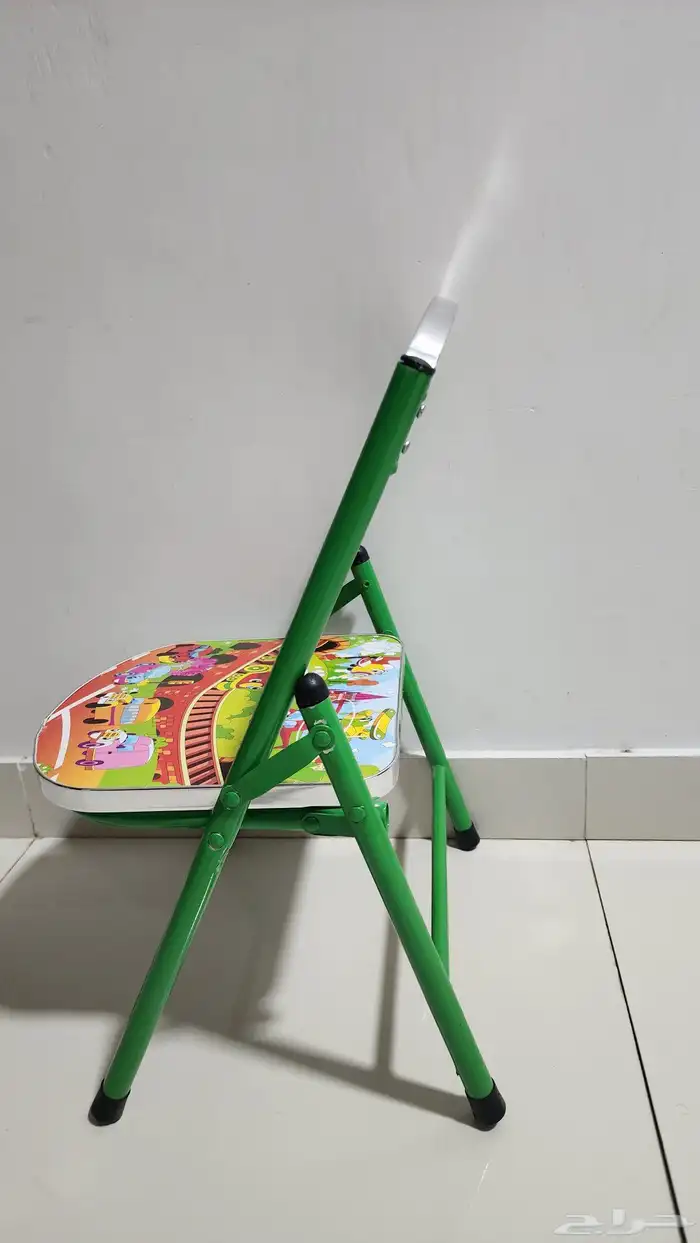 كرسي قابل للطي للأطفال شبه جديد مع سيارة أطفال 2