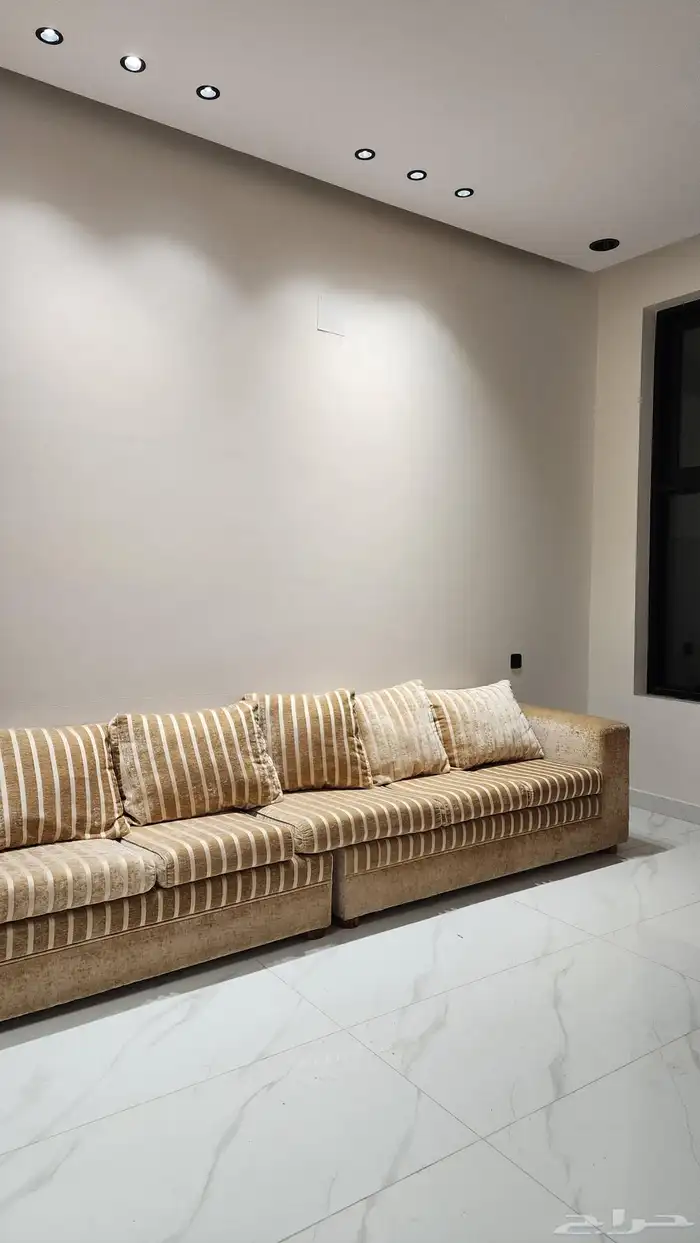 للبيع كنب نظيف جدا  وجلسته مريحه 2