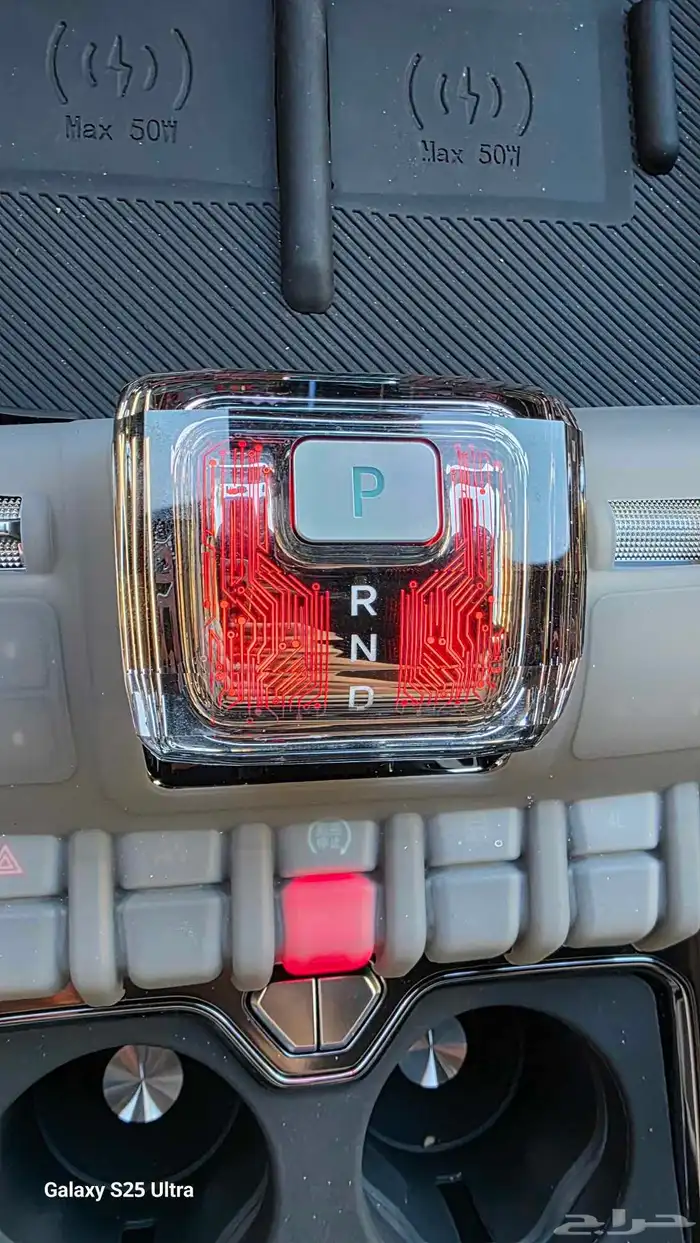 للبيع في الرياض كرستالة قير لسيارة ليوبارد 3