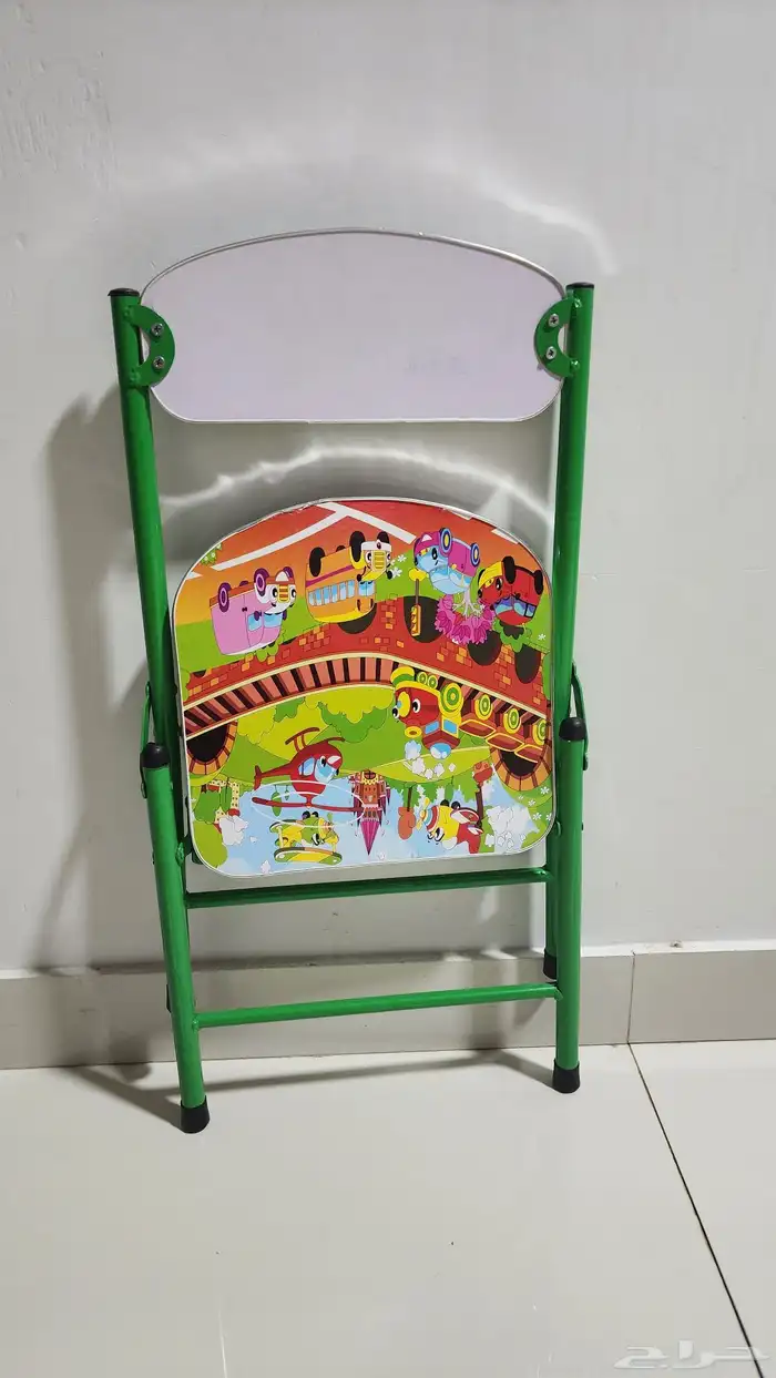 كرسي قابل للطي للأطفال شبه جديد مع سيارة أطفال 1