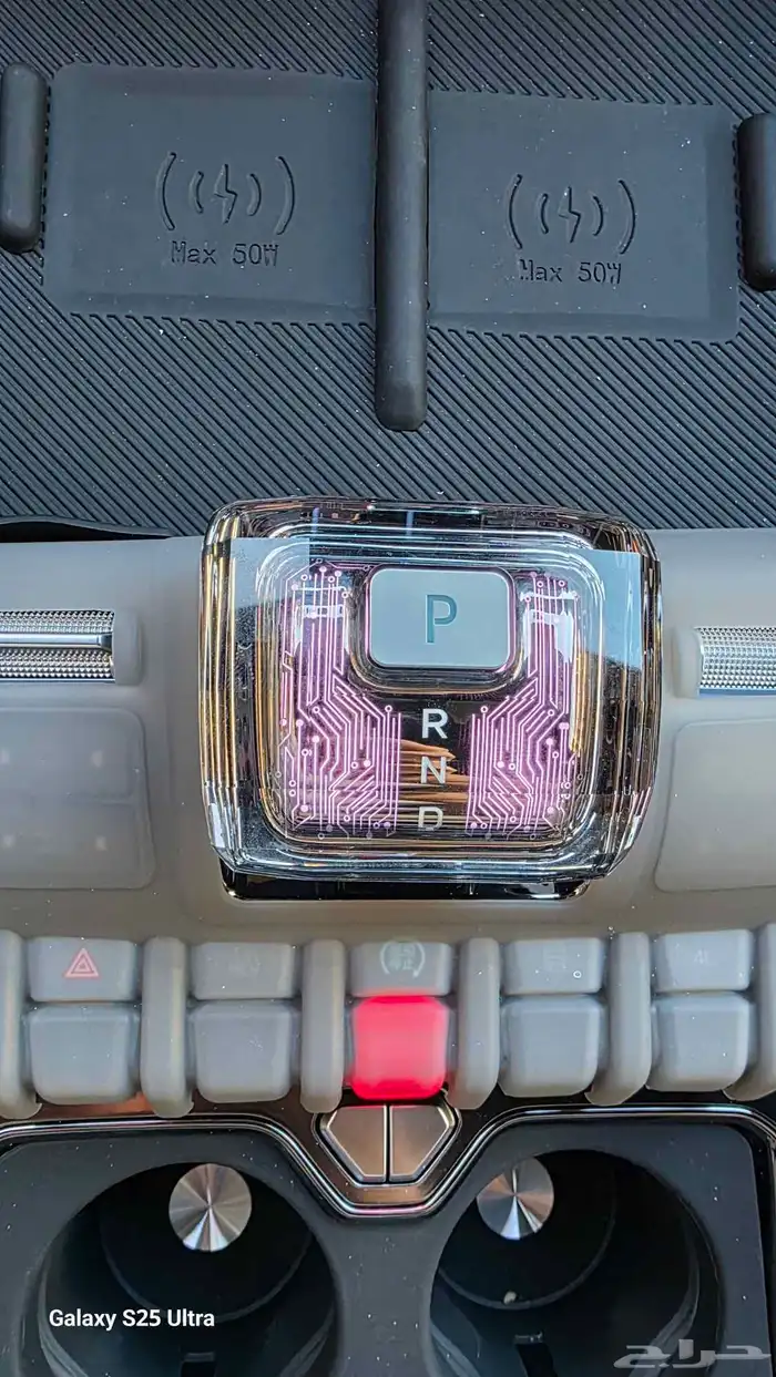 للبيع في الرياض كرستالة قير لسيارة ليوبارد 2