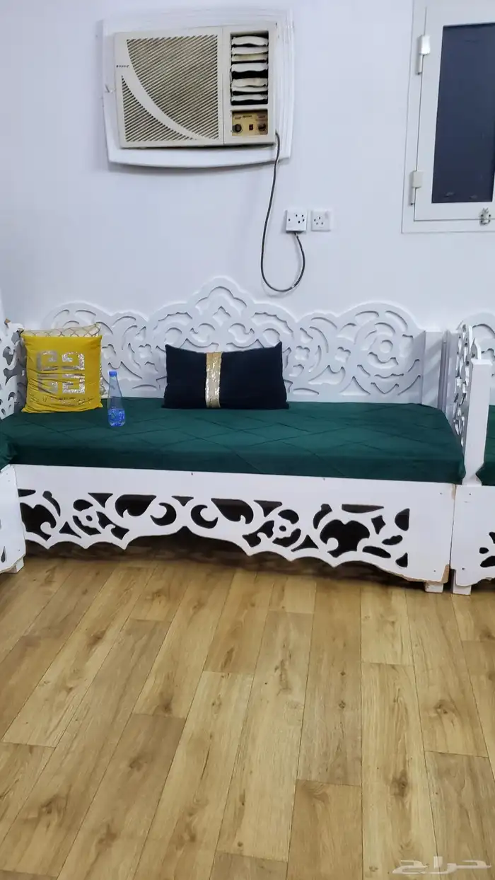 كراسي اربعه للبيع بس مع تحمليهم يوجد فيهم اكسار 0