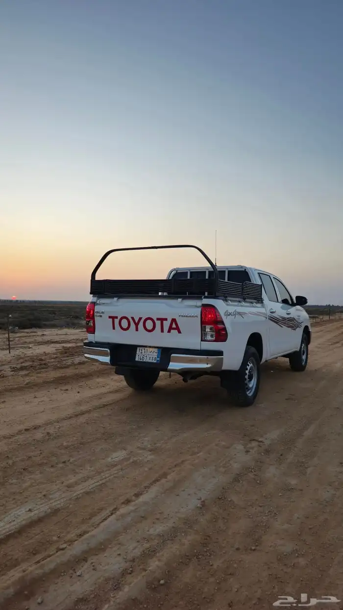 عقرب هايلوكس غمارتين مع طبق وشراع 5