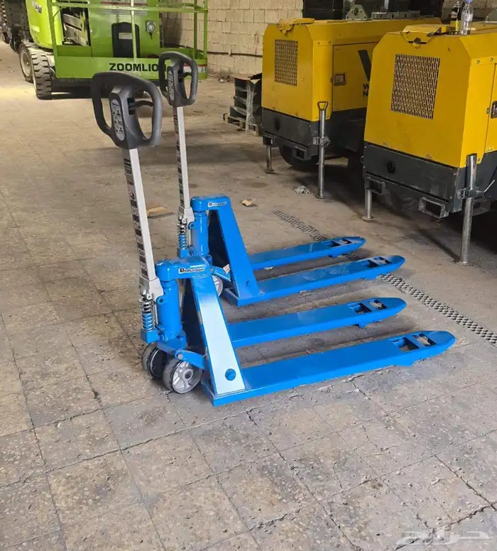 ايجار رافعة شوكية فوركلفت ورافعه يدوية جاك 5