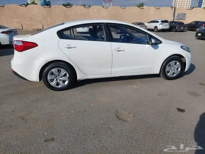 كيا سيراتو نظيفة جدا للبيع عداد 600 جير اتوماتيك فاحص 2