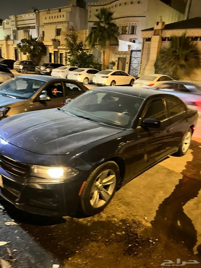 للبيع تشارجر 2015 sxt 5