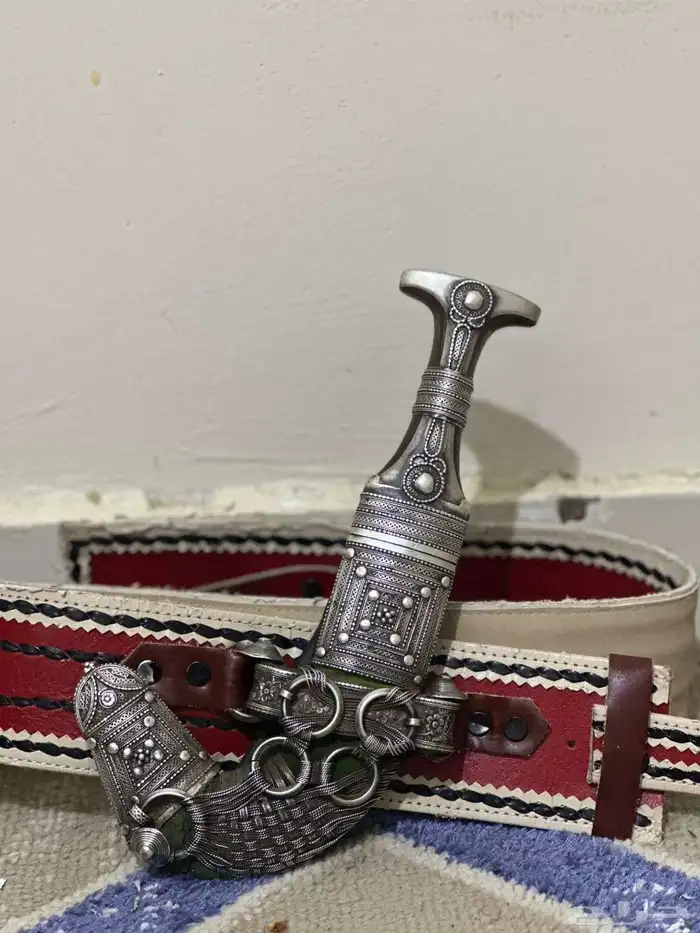 للبيع خنجر زراف كفوو مطرح ثلاث اصابع وشوي 0