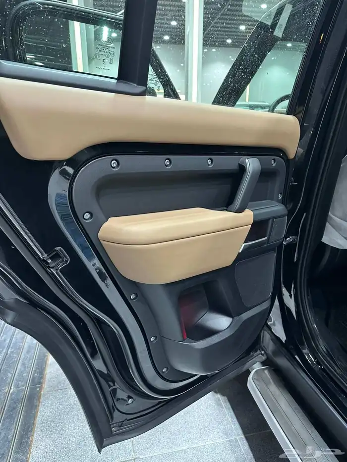 لاند روفر ديفندر 4سلندر SE 4