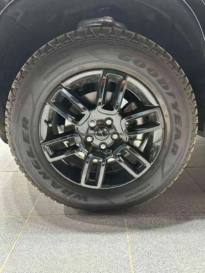 لاند روفر ديفندر 4سلندر SE 3