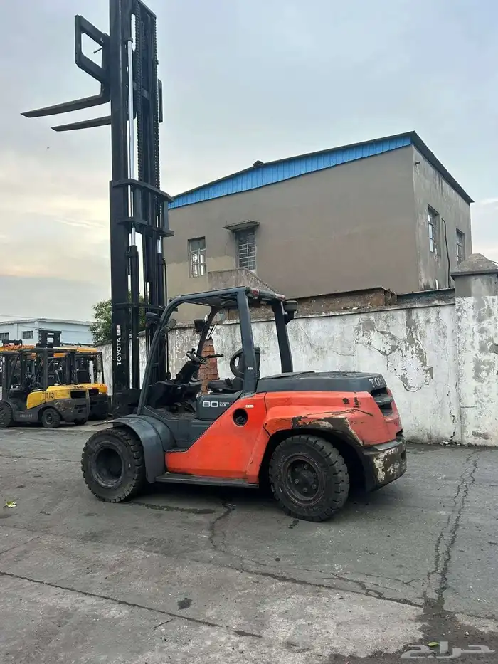 تأجير رافعات إيجار معدات فركلفلت سكينه شوكه كلارك 1