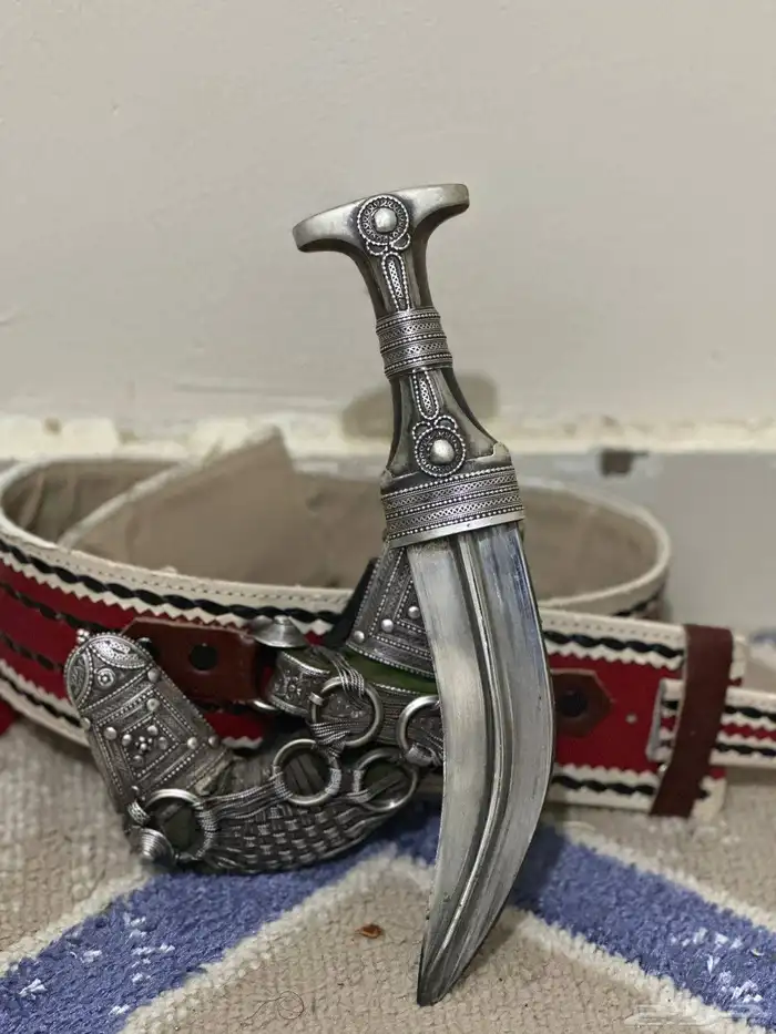 للبيع خنجر زراف كفوو مطرح ثلاث اصابع وشوي 1