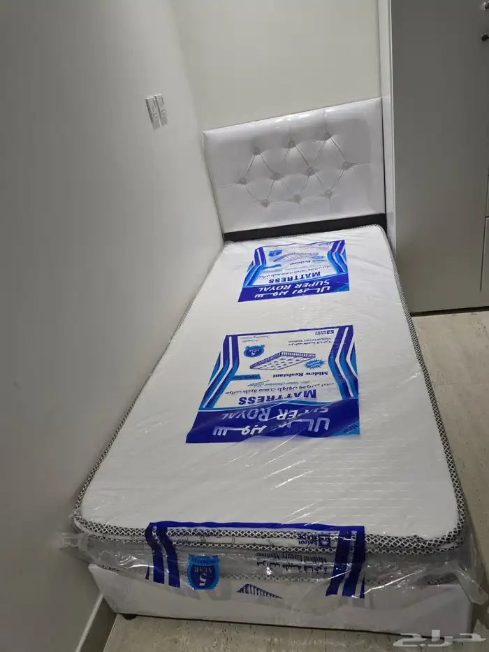 سرير خشب بو س نفر واحد او نفر ونص اي لون موجود 3