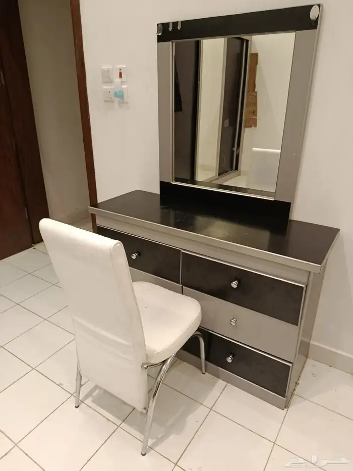 غرفة نوم ومجلس وبوتجاز خمس عيون بالفرن والانبوبة والمنظم 0