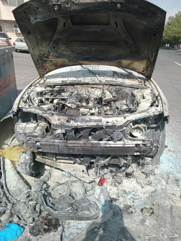سيارة تشليح تسببت لحريق من الامام كما موضح في الصوره 3