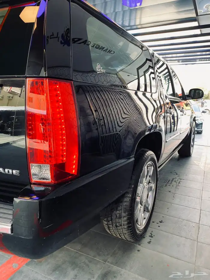 كاديلاك إسكاليد 8